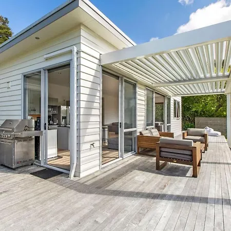 Karaka Sanctuary With Spa Pool By Waiheke Unlimited Oneroa Room photo